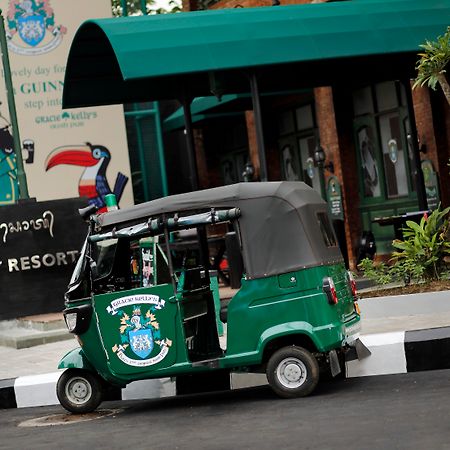 巴厘岛王朝假日酒店 庫塔 外观 照片 A tuk-tuk in Vientiane