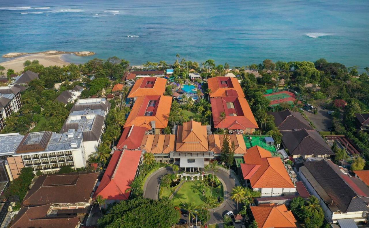 巴厘岛王朝假日酒店 庫塔 外观 照片 Aerial view of the resort