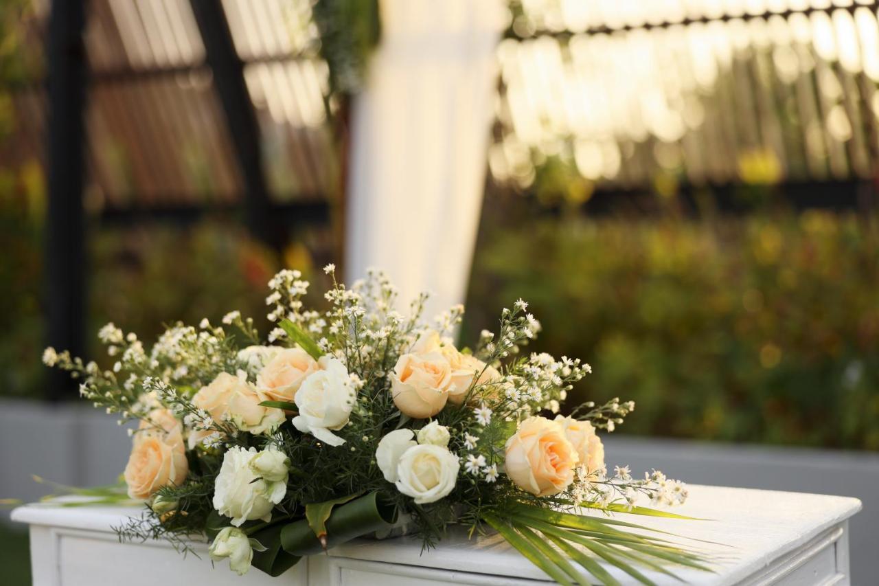 巴厘岛王朝假日酒店 庫塔 外观 照片 A flower arrangement