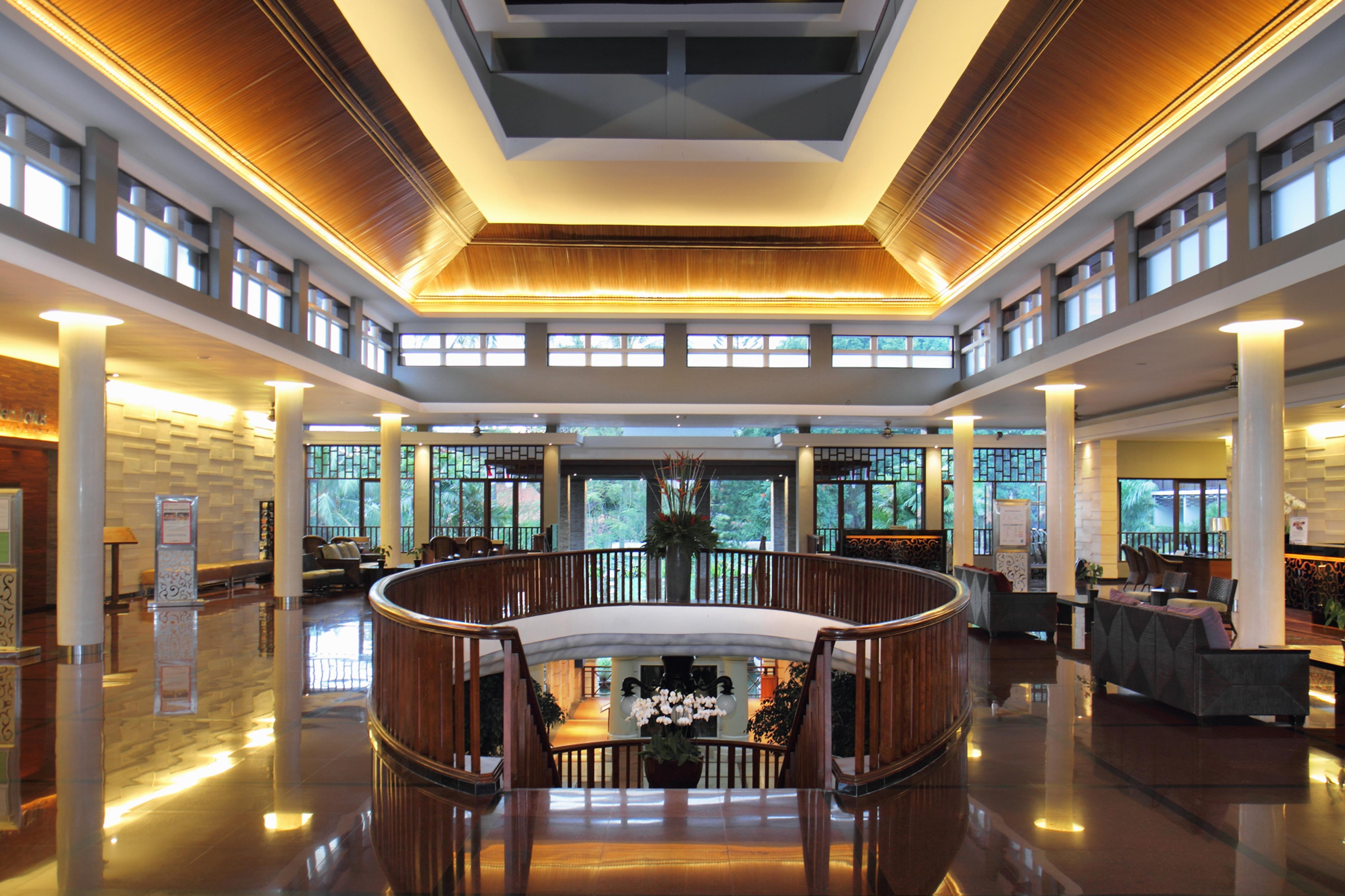 巴厘岛王朝假日酒店 庫塔 外观 照片 The lobby of the International School of Asia and the Pacific