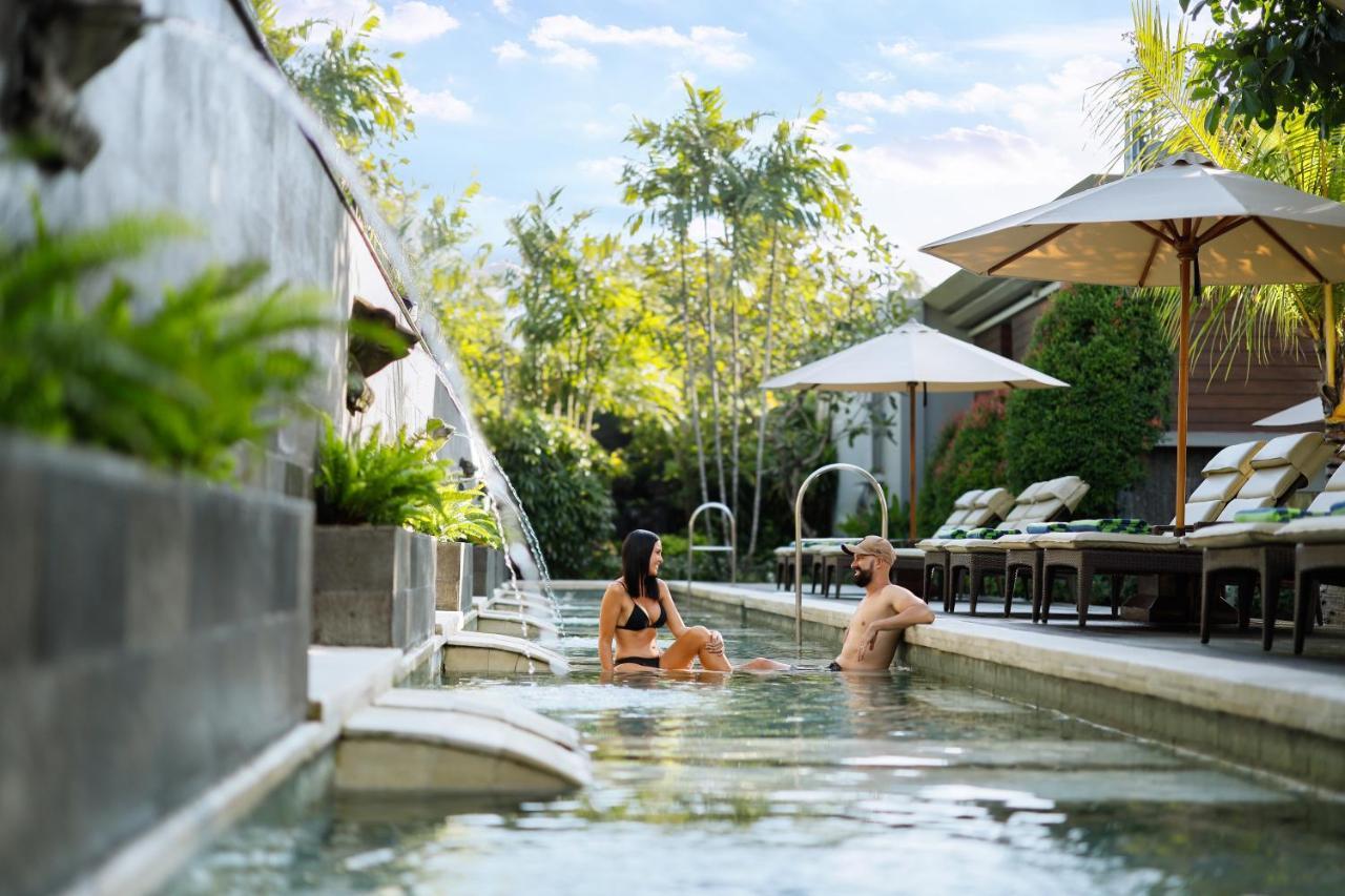 巴厘岛王朝假日酒店 庫塔 外观 照片 The swimming pool at the hotel