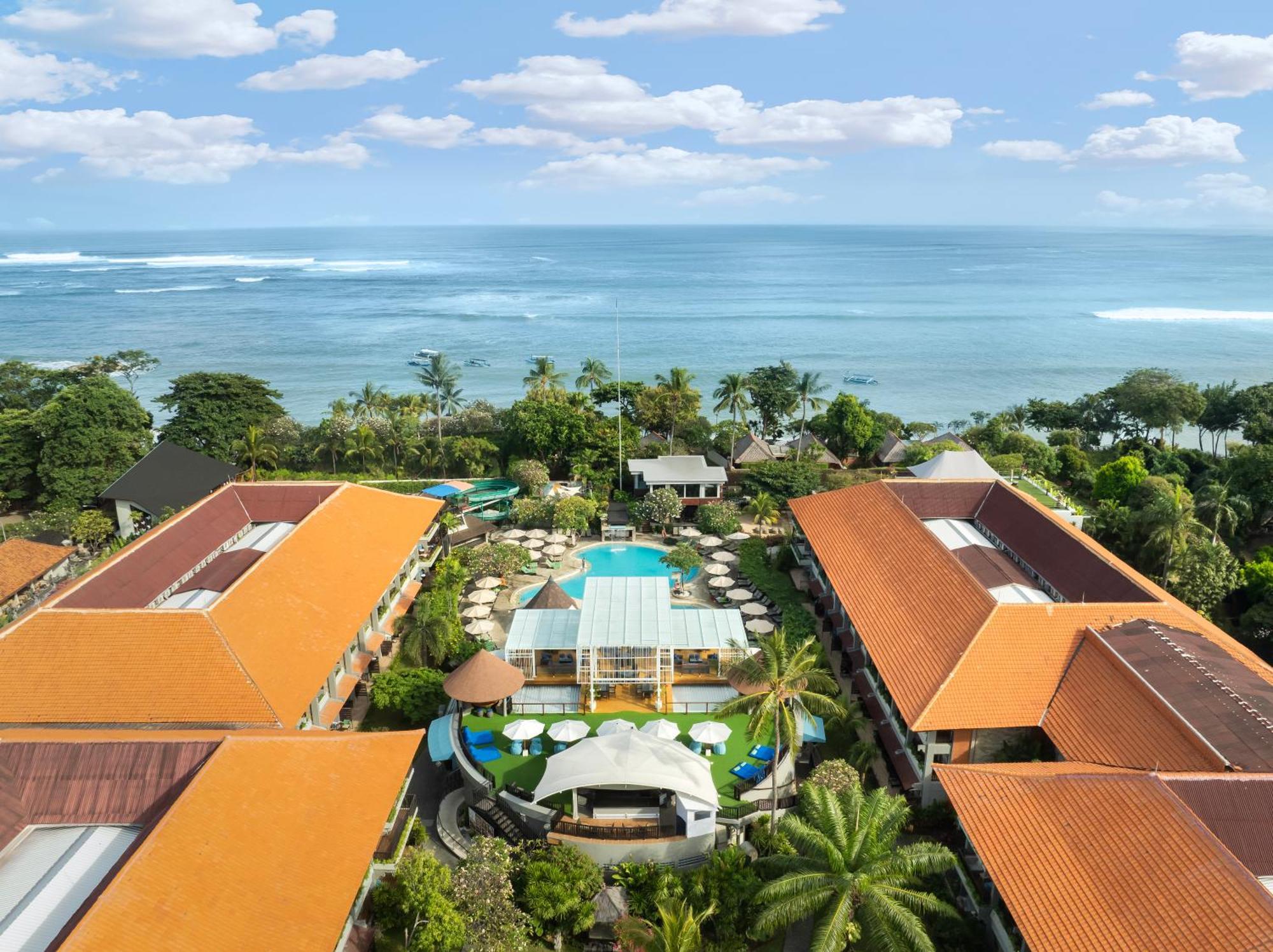 巴厘岛王朝假日酒店 庫塔 外观 照片 Aerial view of the resort